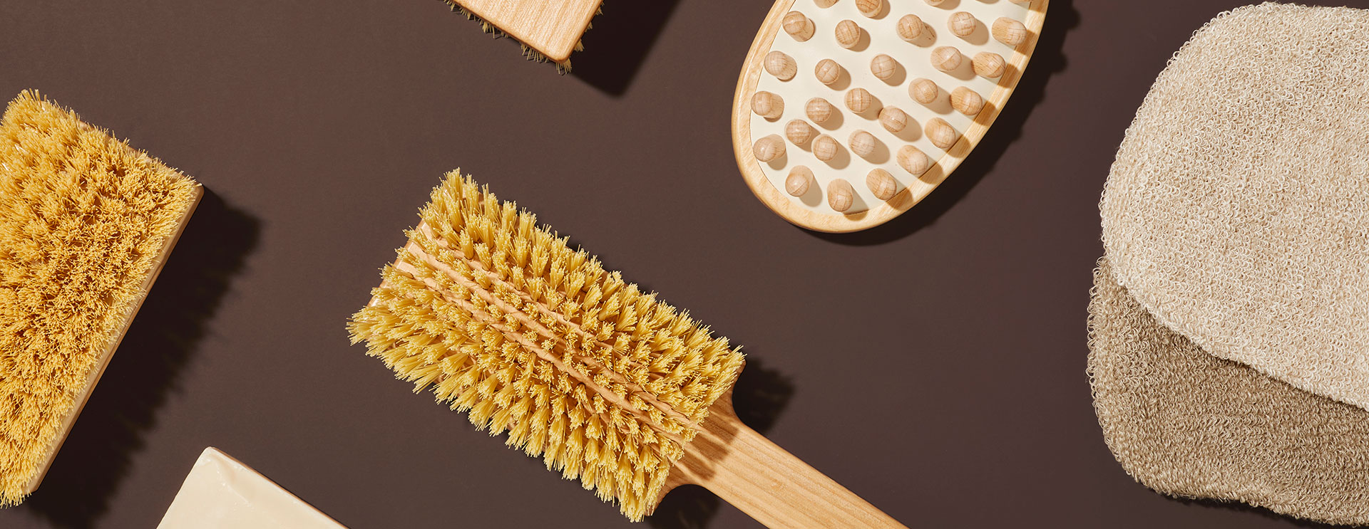 13 - Brosse de Bain à Manche en Frêne et Nylon Antibactérien TEK - Beliflor